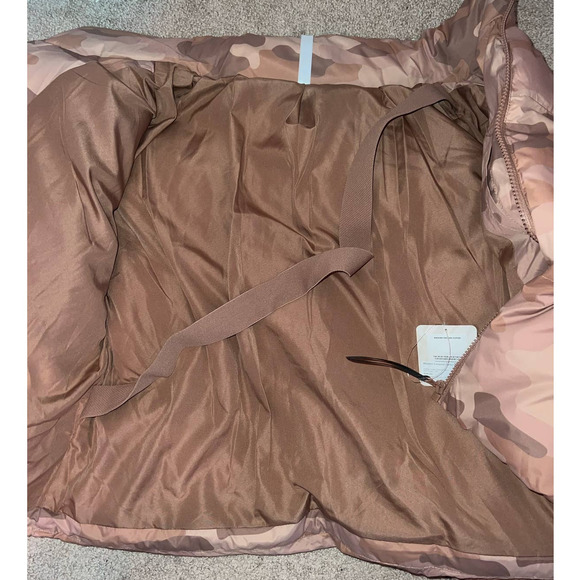 New Fabletics Wander Cropped Puffer Camo size M - Picture 6 of 11